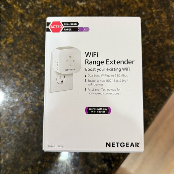 NETGEAR Dual Band WiFi Range Extender - White - Picture 1 of 4